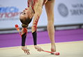 Юлия Бравикова (Россия) выполняет упражнение с булавами в финале индивидуальной программы по художественной гимнастики Гран-при Москвы Юлия Бравикова (Россия) выполняет упражнение с булавами в финале индивидуальной программы по художественной гимнастики Гран-при Москвы
