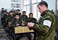 Военнослужащие вооруженных сил РФ и Сирии на занятии в Международном противоминном центре в Алеппо Военнослужащие вооруженных сил РФ и Сирии на занятии в Международном противоминном центре в Алеппо
