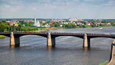 Мост через Волгу в Твери. Архивное фото Мост через Волгу в Твери. Архивное фото