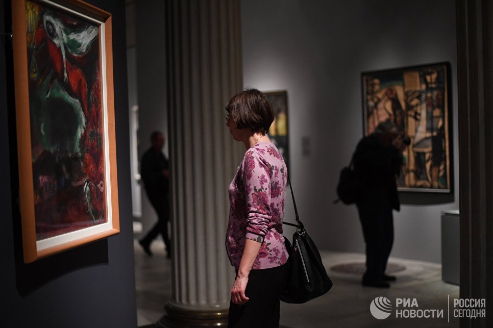 Посетители на открытии выставки Лицом к будущему. Искусство Европы 1945–1968 в ГМИИ имени А.С. Пушкина в Москве Посетители на открытии выставки Лицом к будущему. Искусство Европы 1945–1968 в ГМИИ имени А.С. Пушкина в Москве