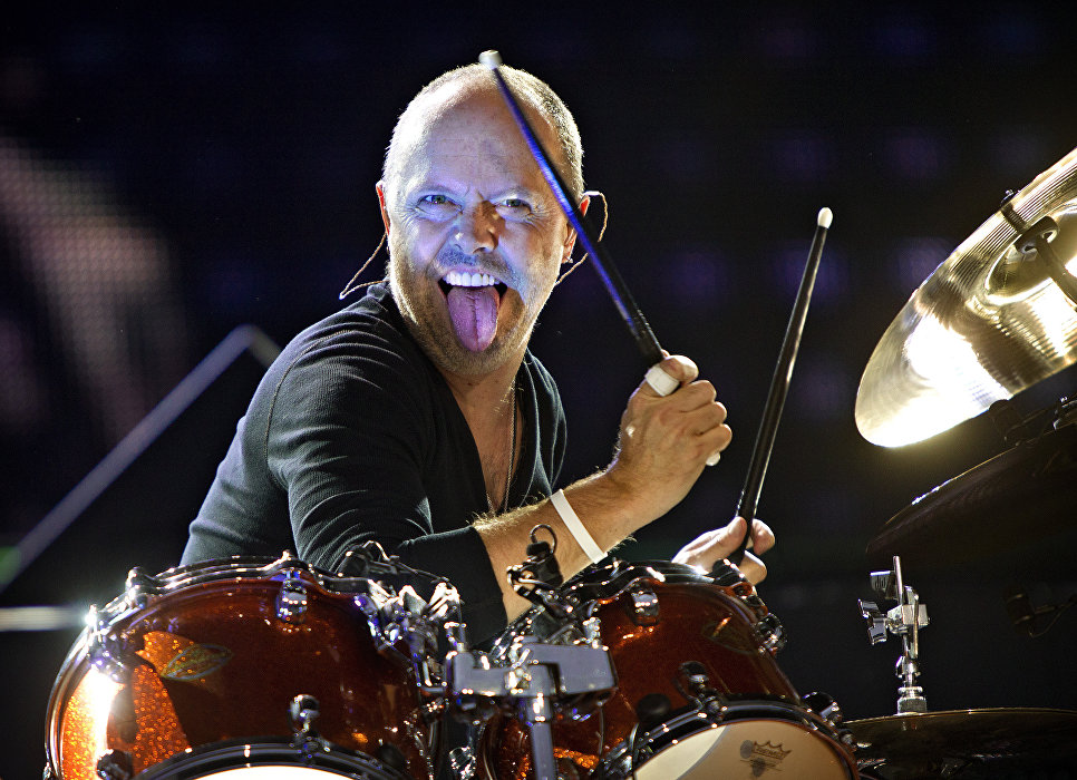 Барабанщик группы Metallica Ларс Ульрих выступает в бывшей государственной тюрьме в городе Хорсенс, Дания Барабанщик группы Metallica Ларс Ульрих выступает в бывшей государственной тюрьме в городе Хорсенс, Дания