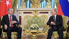Президент РФ Владимир Путин и президент Турции Реджеп Тайип Эрдоган во время встречи перед началом шестого заседания Совета сотрудничества высшего уровня между РФ и Турцией Президент РФ Владимир Путин и президент Турции Реджеп Тайип Эрдоган во время встречи перед началом шестого заседания Совета сотрудничества высшего уровня между РФ и Турцией