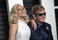 Певица Lady Gaga и британский музыкант Элтон Джон в Беверли-Хиллз, штат Калифорния, 28 февраля 2016 Певица Lady Gaga и британский музыкант Элтон Джон в Беверли-Хиллз, штат Калифорния, 28 февраля 2016