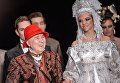 Модельер Вячеслав Зайцев во время показа одежды из своей новой коллекции в рамках Mercedes-Benz Fashion Week Russia Модельер Вячеслав Зайцев во время показа одежды из своей новой коллекции в рамках Mercedes-Benz Fashion Week Russia