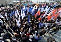 Участники митинга в честь третьей годовщины воссоединения Крыма с Россией во Владивостоке Участники митинга в честь третьей годовщины воссоединения Крыма с Россией во Владивостоке