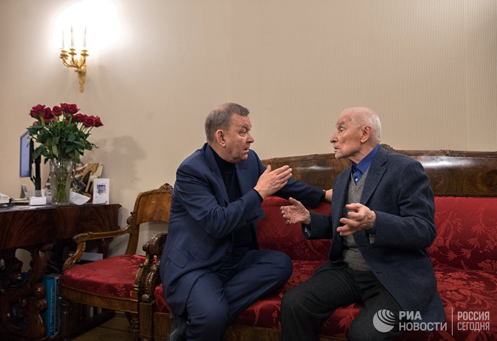Директор Государственного академического Большого театра России Владимир Урин и и балетмейстер, народный артист СССР Юрий Григорович Директор Государственного академического Большого театра России Владимир Урин и и балетмейстер, народный артист СССР Юрий Григорович