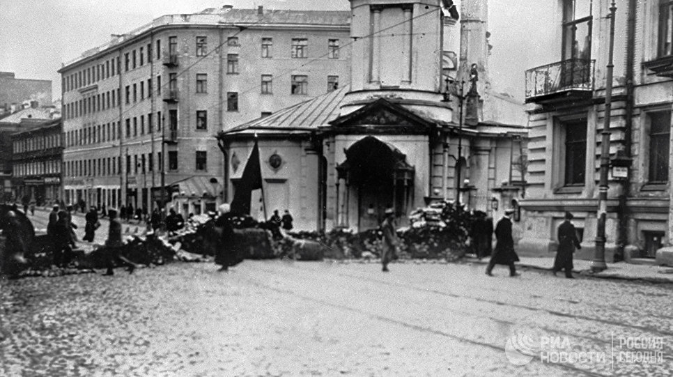 Баррикады на Остоженке. Москва. 1917 год Баррикады на Остоженке. Москва. 1917 год