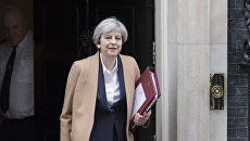 Премьер-министр Великобритании Тереза Мэй у резиденции главы правительства Великобритании на Даунинг-стрит, 10. Архивное фото Премьер-министр Великобритании Тереза Мэй у резиденции главы правительства Великобритании на Даунинг-стрит, 10. Архивное фото