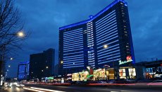 Дома-книжки на Новом Арбате, подсвеченные синим цветом в рамках международной акции Зажги синим Дома-книжки на Новом Арбате, подсвеченные синим цветом в рамках международной акции Зажги синим