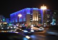 Здание и памятник Пушкину на Тверской улице, подсвеченные синим цветом в рамках международной акции Зажги синим Здание и памятник Пушкину на Тверской улице, подсвеченные синим цветом в рамках международной акции Зажги синим