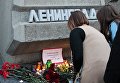 Участники акции памяти по погибшим в результате взрыва в метро Санкт-Петербурга в Севастополе Участники акции памяти по погибшим в результате взрыва в метро Санкт-Петербурга в Севастополе