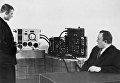 Академик Сергей Королев, основоположник практической космонавтики принимает экзамен по материальной части корабля Восток у кандидата в космонавты Юрия Гагарина Академик Сергей Королев, основоположник практической космонавтики принимает экзамен по материальной части корабля Восток у кандидата в космонавты Юрия Гагарина