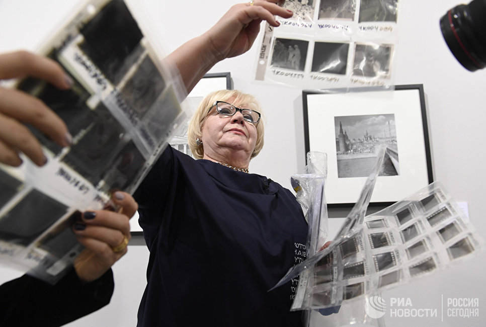 Анна Халдей, дочь знаменитого фотографа на открытии фотовыставки Евгений Халдей. Ретроспектива в Мультимедиа Арт Музее Анна Халдей, дочь знаменитого фотографа на открытии фотовыставки Евгений Халдей. Ретроспектива в Мультимедиа Арт Музее