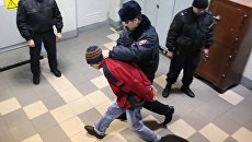 Подозреваемый в соучастии теракта в петербургском метро после заседания в Октябрьском районном суде Санкт-Петербурга. Архивное фото Подозреваемый в соучастии теракта в петербургском метро после заседания в Октябрьском районном суде Санкт-Петербурга. Архивное фото