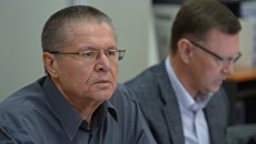 Бывший министр экономического развития РФ Алексей Улюкаев в здании Басманного суда города Москвы. 12 апреля 2017 Бывший министр экономического развития РФ Алексей Улюкаев в здании Басманного суда города Москвы. 12 апреля 2017