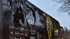 Автобус футбольного клуба Боруссия Дортмунд после взрыва перед матчем Лиги чемпионов. 11 апреля 2017 Автобус футбольного клуба Боруссия Дортмунд после взрыва перед матчем Лиги чемпионов. 11 апреля 2017