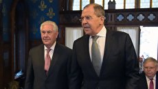 Министр иностранных дер РФ Сергей Лавров и Государственный секретарь США Рекс Тиллерсон во время переговоров в Москве. Архивное фото Министр иностранных дер РФ Сергей Лавров и Государственный секретарь США Рекс Тиллерсон во время переговоров в Москве. Архивное фото