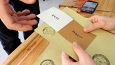 Бланк для голосования на одном из избирательных участков в Анкаре. Архивное фото Бланк для голосования на одном из избирательных участков в Анкаре. Архивное фото