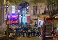 Сотрудники пожарной службы неподалеку от места перестрелки в Париже. Один полицейский погиб, еще один ранен при перестрелке в районе Елисейских полей в Париже Сотрудники пожарной службы неподалеку от места перестрелки в Париже. Один полицейский погиб, еще один ранен при перестрелке в районе Елисейских полей в Париже