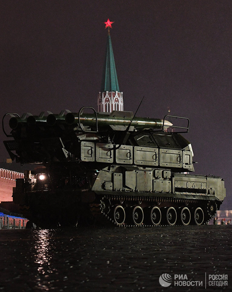 Зенитно-ракетный комплекс БУК-М2 на репетиции парада Победы на Красной площади Зенитно-ракетный комплекс БУК-М2 на репетиции парада Победы на Красной площади