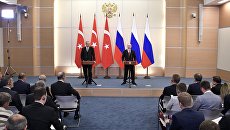 Президент РФ Владимир Путин и президент Турции Реджеп Тайип Эрдоган во время совместной пресс-конференции по итогам встречи в Сочи. 3 мая 2017 Президент РФ Владимир Путин и президент Турции Реджеп Тайип Эрдоган во время совместной пресс-конференции по итогам встречи в Сочи. 3 мая 2017