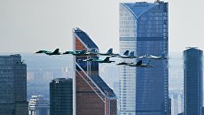 Истребители Су-35, Су-27 и Су-34 на репетиции воздушной части парада Победы в Москве Истребители Су-35, Су-27 и Су-34 на репетиции воздушной части парада Победы в Москве