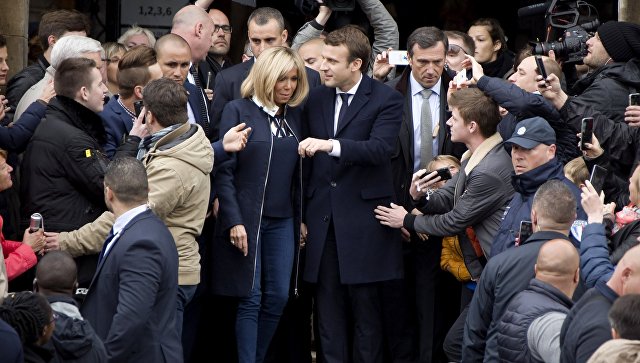 Ле Пен поздравила Макрона с победой на президентских выборах