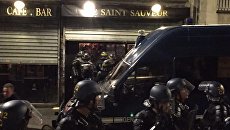 Парижская полиция у бара Парижская полиция у бара