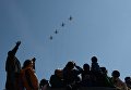 Тактические фронтовые бомбардировщики СУ-24М во время военного парада, посвященного 72-й годовщине Победы в Великой Отечественной войне 1941-1945 годов, в Екатеринбурге Тактические фронтовые бомбардировщики СУ-24М во время военного парада, посвященного 72-й годовщине Победы в Великой Отечественной войне 1941-1945 годов, в Екатеринбурге