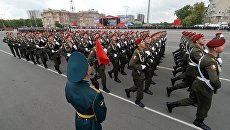 Участники во время военного парада в Ростове-на-Дону, посвящённого 72-й годовщине Победы в Великой Отечественной войне Участники во время военного парада в Ростове-на-Дону, посвящённого 72-й годовщине Победы в Великой Отечественной войне