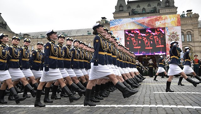 Военнослужащие во время военного парада в Москве. 9 мая 2017