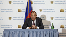 Министр иностранных дел России Сергей Лавров во время пресс-конференции в посольстве РФ в Вашингтоне. 10 мая 2017 Министр иностранных дел России Сергей Лавров во время пресс-конференции в посольстве РФ в Вашингтоне. 10 мая 2017