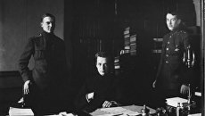 Александр Керенский с помощниками. 1917 год Александр Керенский с помощниками. 1917 год