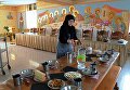 Монахиня в трапезной женского монастыря Святых Первоверховных апостолов Петра и Павла в селе Петропавловка Хабаровского края Монахиня в трапезной женского монастыря Святых Первоверховных апостолов Петра и Павла в селе Петропавловка Хабаровского края