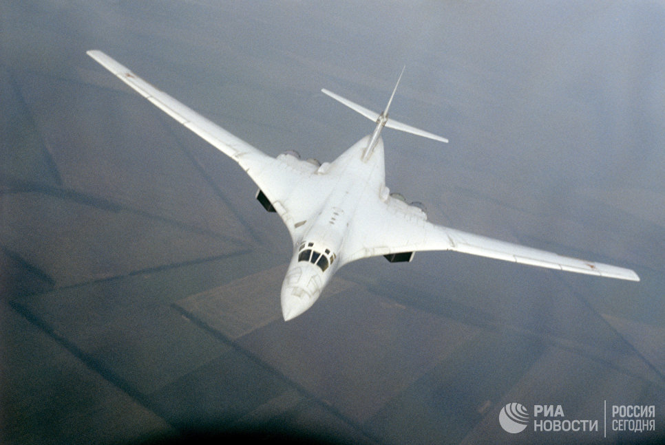 Советский сверхзвуковой стратегический бомбардировщик Ту-160 Советский сверхзвуковой стратегический бомбардировщик Ту-160