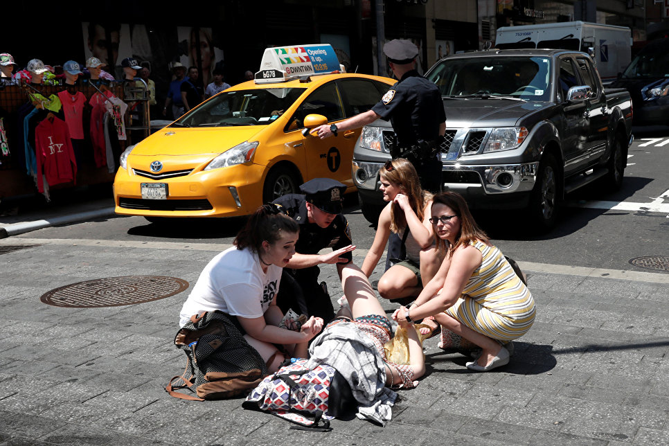 В Нью-Йорке автомобиль протаранил толпу на Таймс-сквер