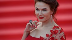 Актриса Эвелина Бледанс на церемонии открытия 38-го Московского международного кинофестиваля в Москве Актриса Эвелина Бледанс на церемонии открытия 38-го Московского международного кинофестиваля в Москве