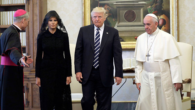 Папа Римский Франциск и президент США Дональд Трамп с супругой Меланьей в Ватикане