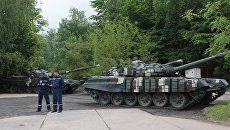 Танки Т-72 на презентации военной техники, приуроченной ко Дню Европы на Украине Танки Т-72 на презентации военной техники, приуроченной ко Дню Европы на Украине