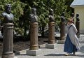 Посетитель на открытии Аллеи Правителей в Москве Посетитель на открытии Аллеи Правителей в Москве