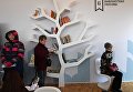 Посетители на книжном фестивале Красная площадь в Москве Посетители на книжном фестивале Красная площадь в Москве