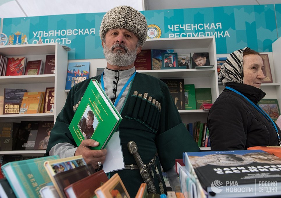 Участники на книжном фестивале Красная площадь в Москве Участники на книжном фестивале Красная площадь в Москве