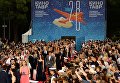 Посетители на торжественной церемонии открытия 28-го Открытого российского кинофестиваля Кинотавр в Сочи Посетители на торжественной церемонии открытия 28-го Открытого российского кинофестиваля Кинотавр в Сочи