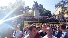 Казаки после попытки выгнать митингующих с Привокзальной площади. Владивосток. 12 июня 2017 Казаки после попытки выгнать митингующих с Привокзальной площади. Владивосток. 12 июня 2017