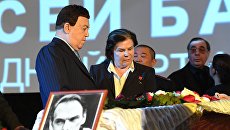 Иосиф Кобзон и Валентина Терешкова на церемонии прощания с актером Алексеем Баталовым Иосиф Кобзон и Валентина Терешкова на церемонии прощания с актером Алексеем Баталовым