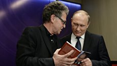 Владимир Путин на презентации книги немецкого журналиста Хуберта Зайпеля Путин: логика власти. Архивное фото Владимир Путин на презентации книги немецкого журналиста Хуберта Зайпеля Путин: логика власти. Архивное фото