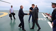 Президент РФ Владимир Путин и председатель правления ПАО Газпром Алексей Миллер на борту судна-трубоукладчика Пиониринг Спирит в Черном море. 23 июня 2017 Президент РФ Владимир Путин и председатель правления ПАО Газпром Алексей Миллер на борту судна-трубоукладчика Пиониринг Спирит в Черном море. 23 июня 2017