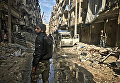 Боец сирийской армии на улице восточного квартала Алеппо. Сирия, 18.12.2016 Боец сирийской армии на улице восточного квартала Алеппо. Сирия, 18.12.2016