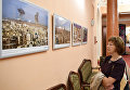 Посетитель на открытии фотовыставки Война и… мiръ? в фойе Зимина Московского музыкального театра Геликон-опера Посетитель на открытии фотовыставки Война и… мiръ? в фойе Зимина Московского музыкального театра Геликон-опера