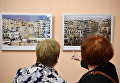 Посетители на открытии фотовыставки Война и… мiръ? в фойе Зимина Московского музыкального театра Геликон-опера Посетители на открытии фотовыставки Война и… мiръ? в фойе Зимина Московского музыкального театра Геликон-опера